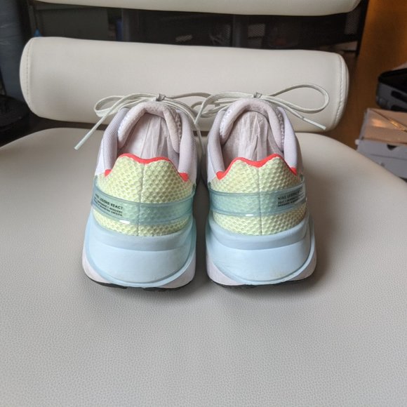 Nike Legend React - Picture 4 of 7